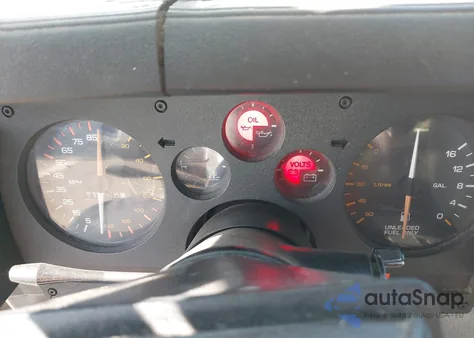 1983 Chevrolet Camaro из США, поврежденный, VIN 1G1AP87H3DL162843